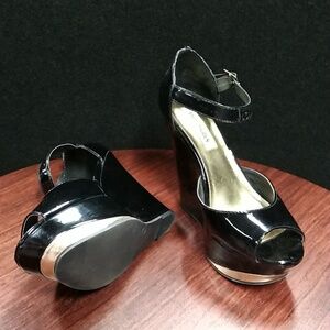 Steve Madden Black Patent Platform Wedge High Heels - Size 11